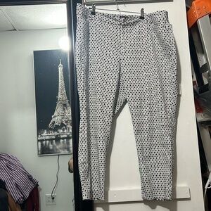 Roz&Ali black and white signature dress pants size 18